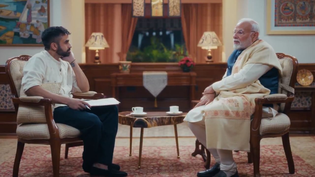 मी माणूस आहे, देव नाही, चुका माझ्याकडूनही होतात; नरेंद्र मोदी यांची पहिल्याच पॉडकास्टमध्ये 'मन की बात'! मी माणूस आहे, देव नाही, चुका माझ्याकडूनही होतात; नरेंद्र मोदी यांची पहिल्याच पॉडकास्टमध्ये 'मन की बात'!