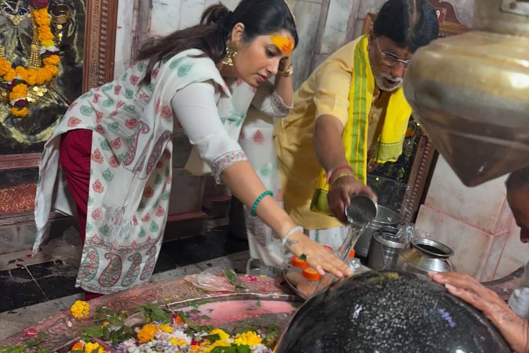 गुजरातच्या सौराष्ट्रमधील वेरावळ इथल्या श्री सोमनाथ ज्योतिर्लिंगाचं दर्शन