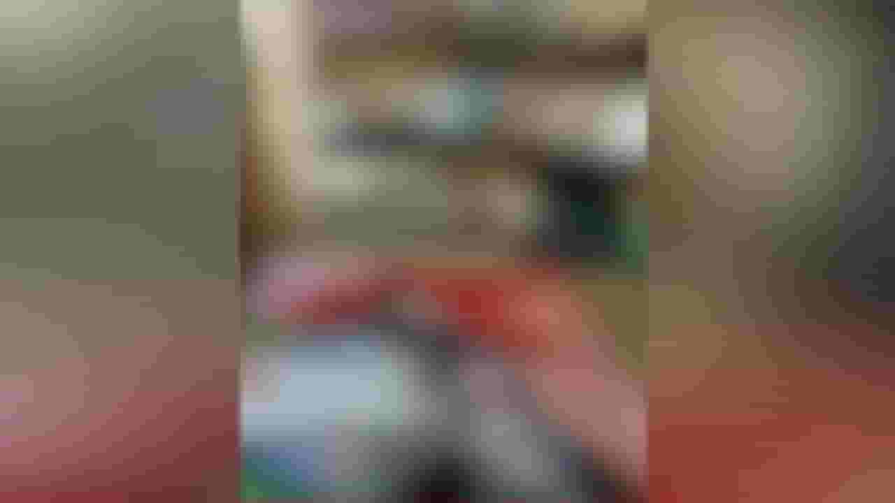 Pune Crime Video : क्रूरतेला लाजवणारी घटना, पतीकडून पत्नीची हत्या अन् बनवला व्हिडीओ... कारण ऐकून बसेल धक्का Pune Crime Video : क्रूरतेला लाजवणारी घटना, पतीकडून पत्नीची हत्या अन् बनवला व्हिडीओ... कारण ऐकून बसेल धक्का