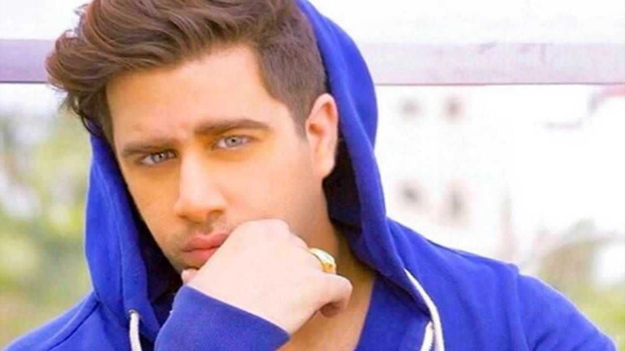 राजीव अदातिया - बिग बॉस च्या 15 व्या सीझनमध्ये झळकलेला राजीव अदातिया हाँ देखील या शोमधील एक स्पर्धक आहे. त्याला दर आठवड्याला 1 लाख रुपये मिळतात. 