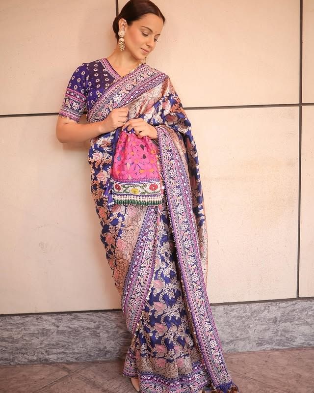 कंगना सध्या ‘इमर्जन्सी’ सिनेमामुळे चर्चेत आहे. सिनेमा शुक्रवारी मोठ्या पडद्यावर प्रदर्शित झाला आहे. पण सिनेमाला अनेक ठिकाणी वादग्रस्त परिस्थितीचा सामना करावा लागत आहे.