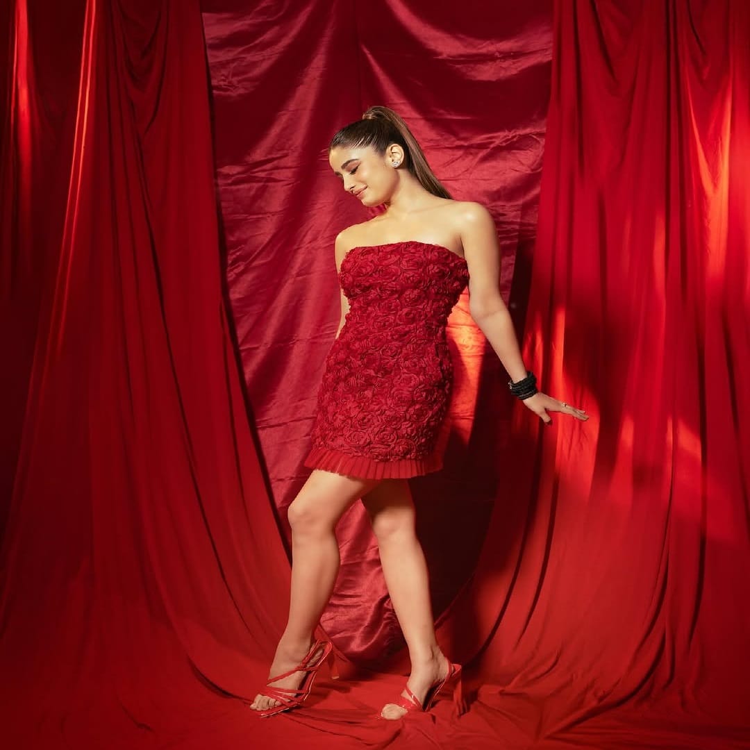 राशा सोशल मीडियावर कायम सक्रिय असते. सोशल मीडियावर तिच्या चाहत्यांची संख्या देखील फार मोठी आहे. अभिनेत्री कायम सोशल मीडियाच्या माध्यमातून चाहत्यांच्या संपर्कात राहण्याचा प्रयत्न करत असते.