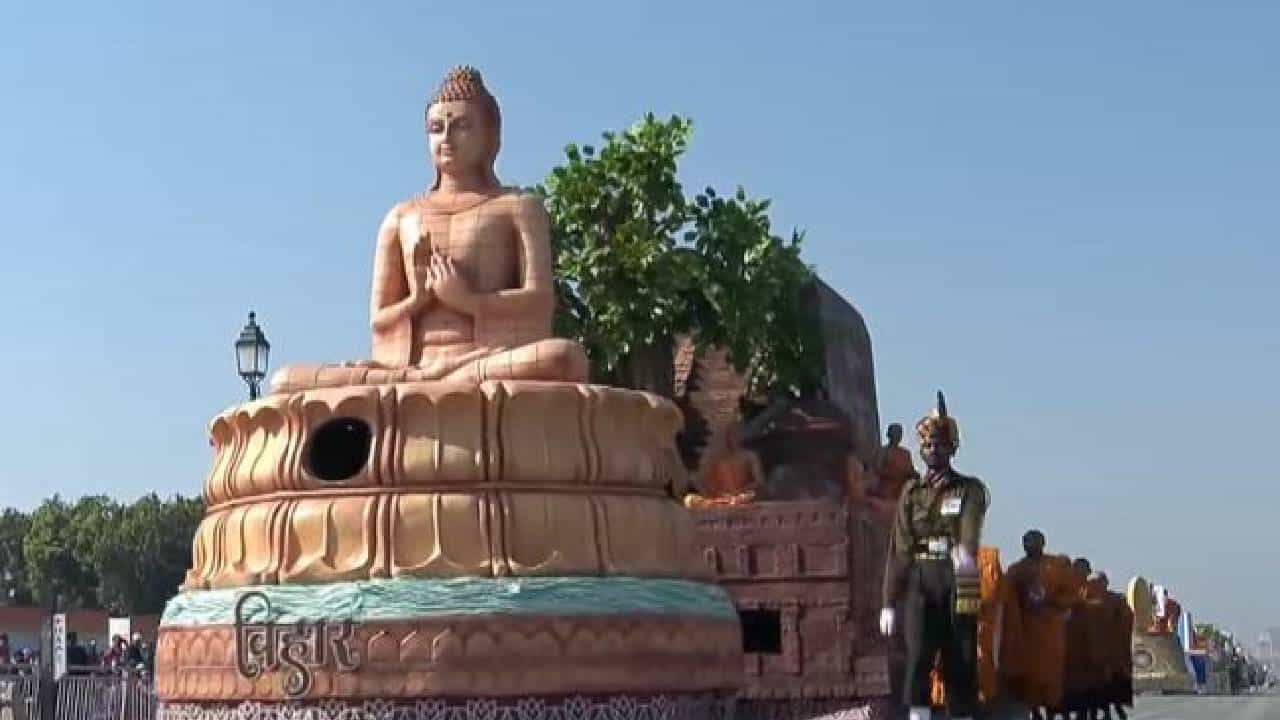 महाकुंभ ते बुद्ध... कोणत्या राज्याच्या चित्ररथावर काय?; एका क्लिकवर अख्खा इंडिया