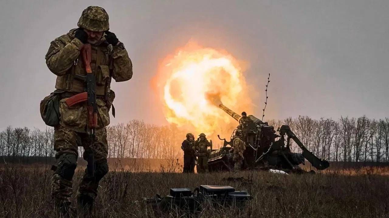 Russia Attack On Ukraine : युक्रेन हादरलं, एकाचवेळी 100 ठिकाणी हल्ला, रशियाने अखेर सर्वात घातक TU-95 विमान वापरलं