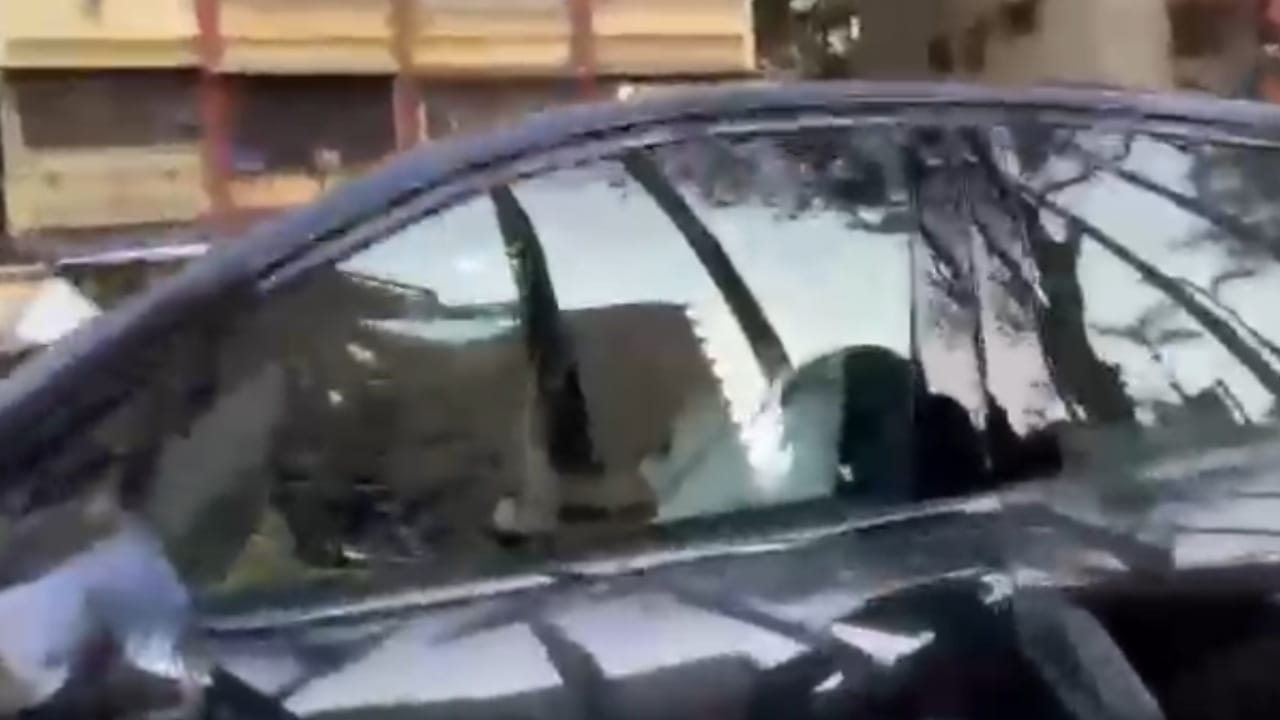 अभिनेता सैफ अली खानवर झालेल्या प्राणघातक हल्ला झाल्यानंतर अखेर 6 दिवसांनी त्याला डिस्चार्ज देण्यात आला आहे. त्याच्यावर लिलावती रुग्णालयात उपचार सुरु होते.