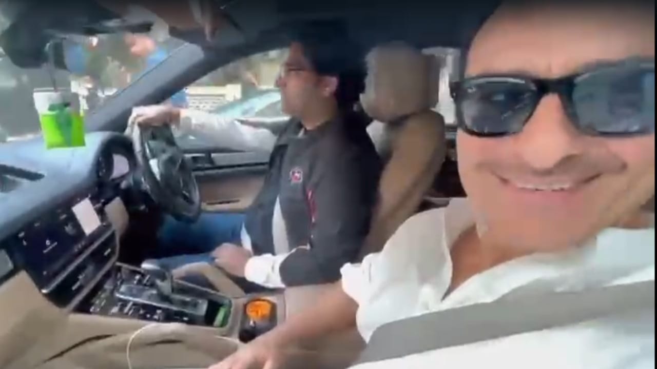 सैफ अली खान हा त्याच्या दुसऱ्या घरी पोहोचताच तो स्वत: चालत घरी गेला.