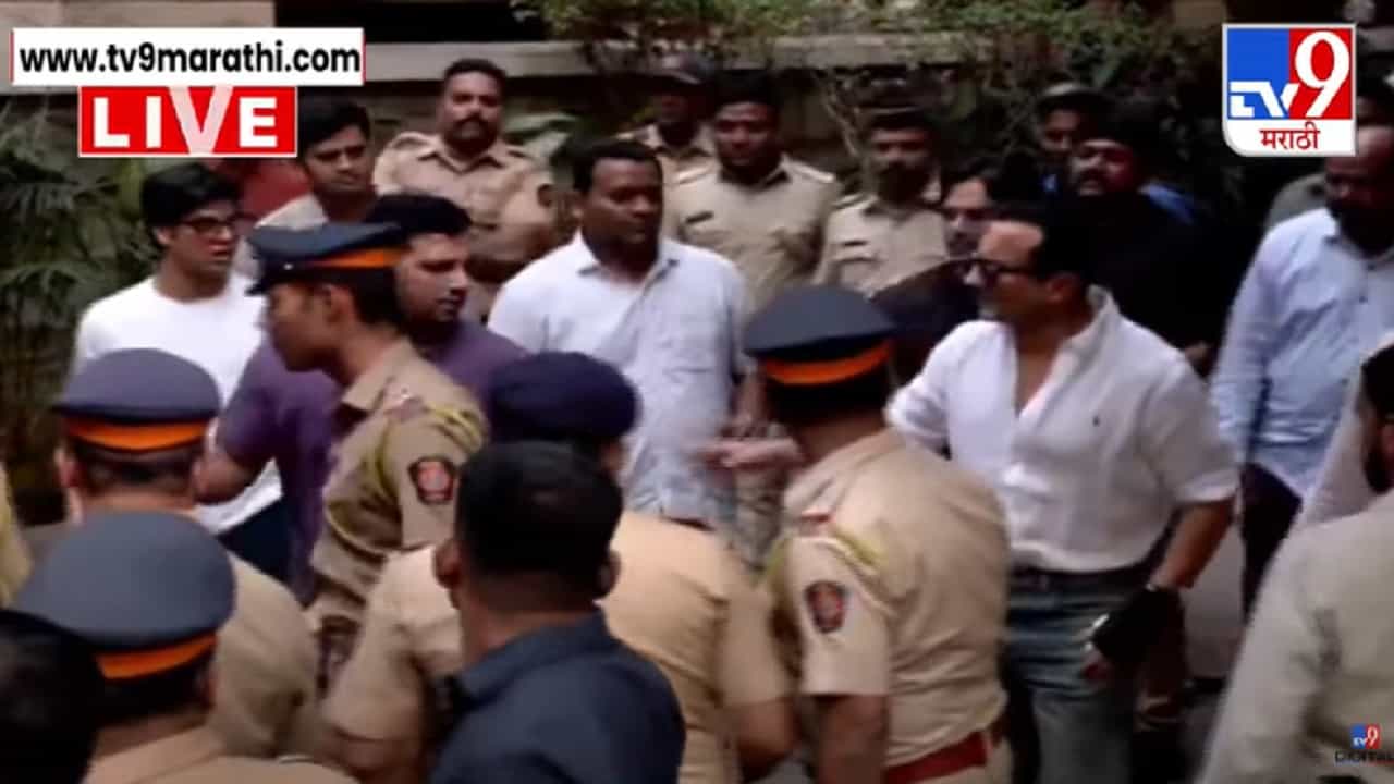 Saif Ali Khan Discharge Video : 'लिलावती'तून डिस्चार्ज अन् सैफ अली खान पहिल्यांदाच आपल्या चाहत्यांसमोर...बघा VIDEO Saif Ali Khan Discharge Video : 'लिलावती'तून डिस्चार्ज अन् सैफ अली खान पहिल्यांदाच आपल्या चाहत्यांसमोर...बघा VIDEO
