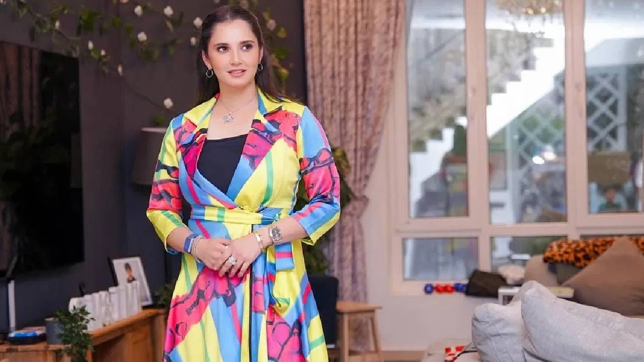 सानिया मिर्झा आणि पाकिस्तानी क्रिकेटपटू शोएब मलिक यांच्या घटस्फोटाला आता जवळपास एक वर्ष होत आलय. माजी टेनिस स्टार सानिया मिर्झाची कमाई ब्रांड एंडोर्समेंट, गुंतवणूक आणि टेनिस अकादमीमधून होते. 