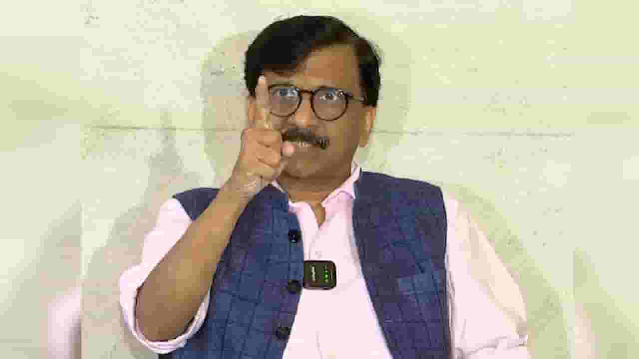 Sanjay Raut Video : '... असं का ओरडला नाहीत?', धनंजय मुंडेंच्या पहाटेच्या शपथविधीनंतर राऊतांचा सवाल