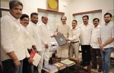 शरद पवार यांची उद्धव ठाकरे यांनी घेतली भेट आहे, पडद्यामागे काय होतायत हालचाली