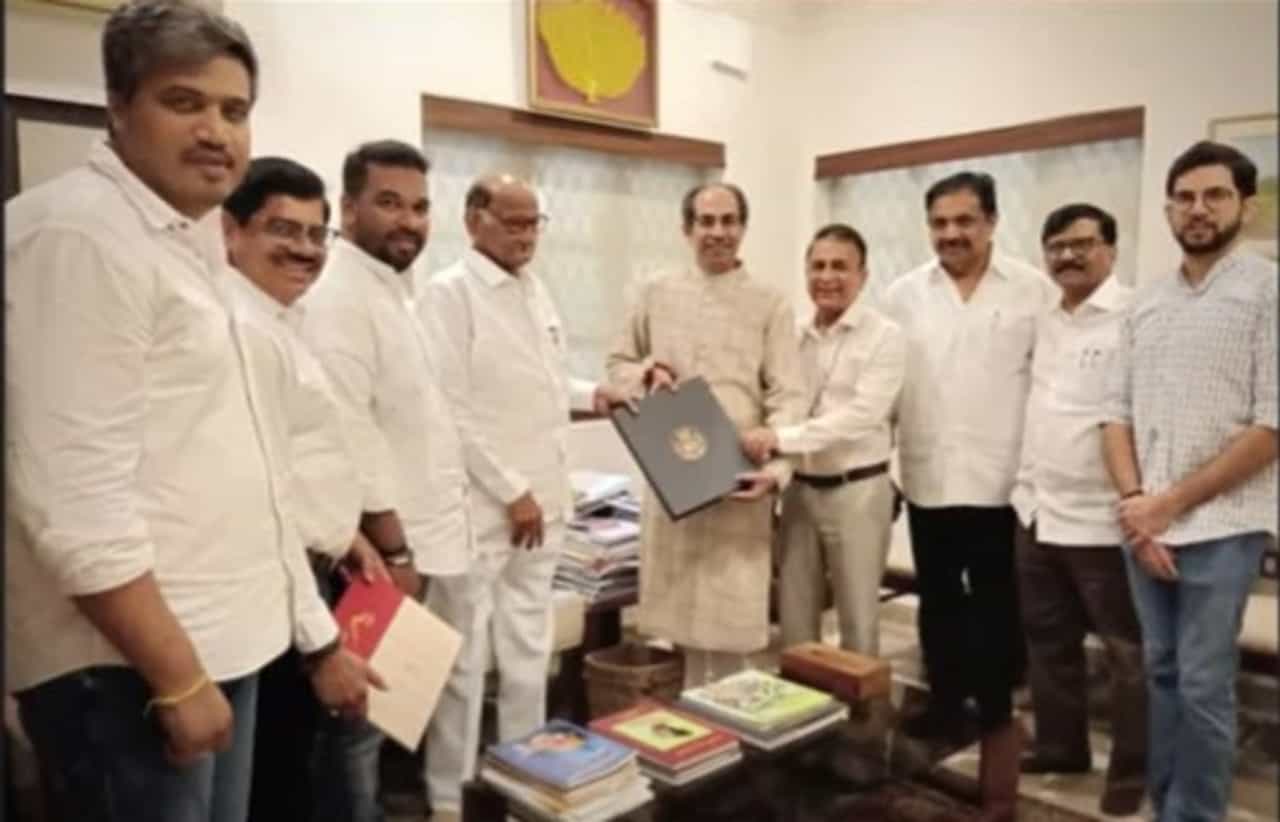 शरद पवार यांची उद्धव ठाकरे यांनी घेतली भेट आहे, पडद्यामागे काय होतायत हालचाली