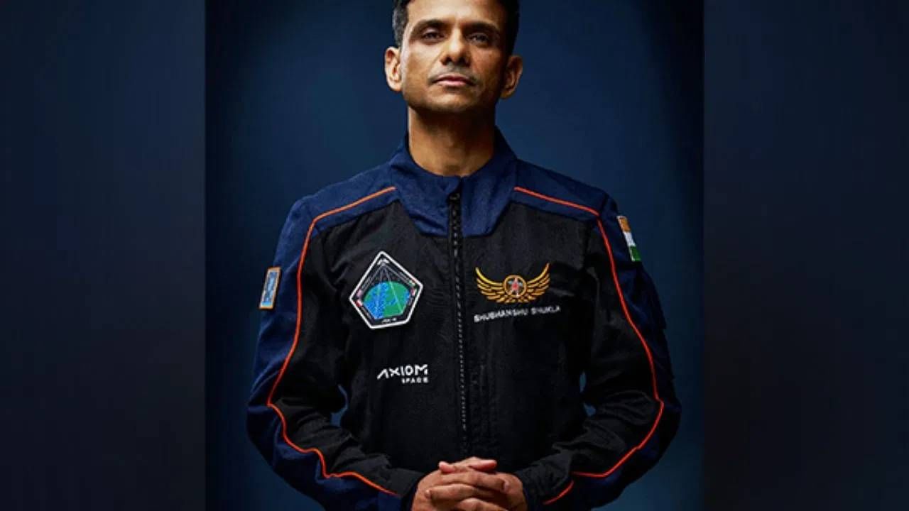 Space : फायटर प्लेन उडवण्यात मास्टर, कोण आहेत शुभांशु शुक्ला? जे स्पेसमध्ये रचणार नवीन इतिहास