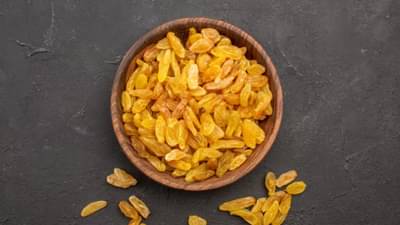 हिवाळ्यात भिजवलेले मनुके खा, शरीराला मिळतील हे आश्चर्यकारक फायदे