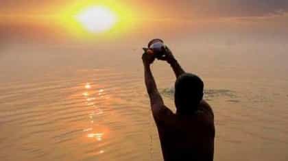मकर संक्रांतीच्या दिवशी सूर्याला अर्घ्य देताना करा या मंत्रांचा जप