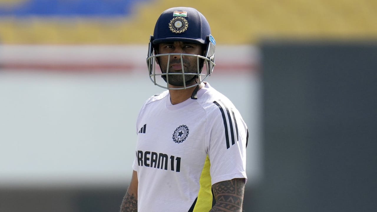 सू्र्याने टी 20i कारकीर्दीतील 81 टी 20i सामन्यांमधील 77 डावांत 39.33 च्या सरासरी आणि 167.70 च्या स्ट्राईक रेटने 2 हजार 596 धावा केल्या आहेत. सूर्याने या दरम्यान 4 शतकं आणि 21 अर्धशतकं लगावली आहेत.(Photo Credit : Suryakumar Yadav X Account)