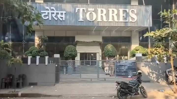 Torres scheme fraud : सव्वा लाख मुंबईकरांना गंडा अन् मालक पसार, टोरेस फसवणूक प्रकरणातील मोठी अपडेट समोर Torres scheme fraud : सव्वा लाख मुंबईकरांना गंडा अन् मालक पसार, टोरेस फसवणूक प्रकरणातील मोठी अपडेट समोर