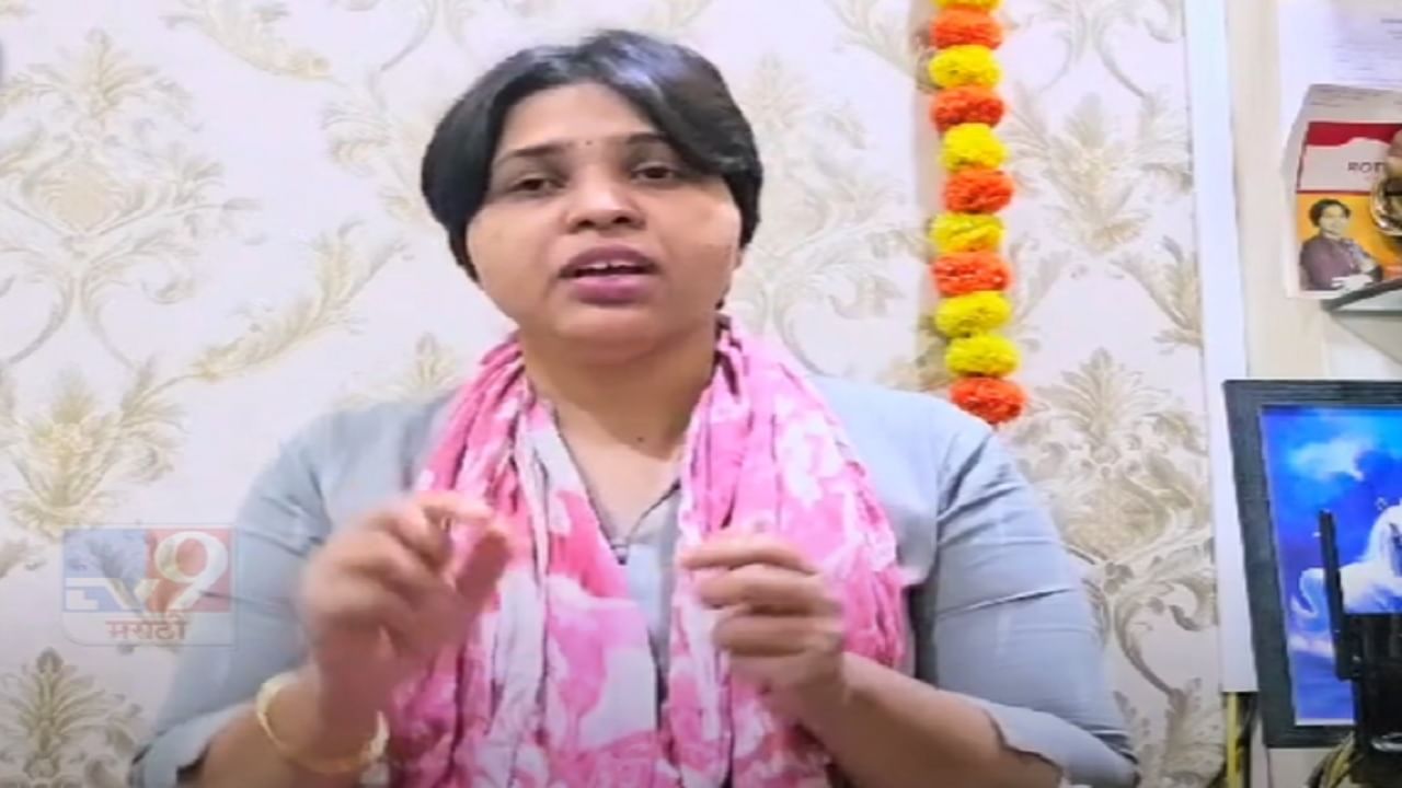 तृप्ती देसाईंकडून त्या पोलिसांविरोधात पुरावे सादर; पेन ड्राईव्हमध्ये नेमकं काय? तृप्ती देसाईंकडून त्या पोलिसांविरोधात पुरावे सादर; पेन ड्राईव्हमध्ये नेमकं काय?