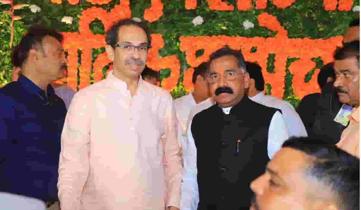 उद्धव ठाकरे आणि राजन साळवी यांच्या भेटीत खडाजंगी, भेटीत ठाकरेंना साळवी यांनी नेमकं काय सांगितलं ? उद्धव ठाकरे आणि राजन साळवी यांच्या भेटीत खडाजंगी, भेटीत ठाकरेंना साळवी यांनी नेमकं काय सांगितलं ?