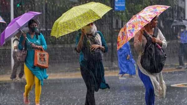 मोठी बातमी समोर येत आहे, फेब्रुवारी महिन्याच्या सुरुवातीलाच देशभरात तापमानात मोठी वाढ झाल्याचं पाहायला मिळत आहे. अनेक राज्यांमध्ये सरासरीपेक्षा अधिक तापमानाची नोंद करण्यात आली आहे.