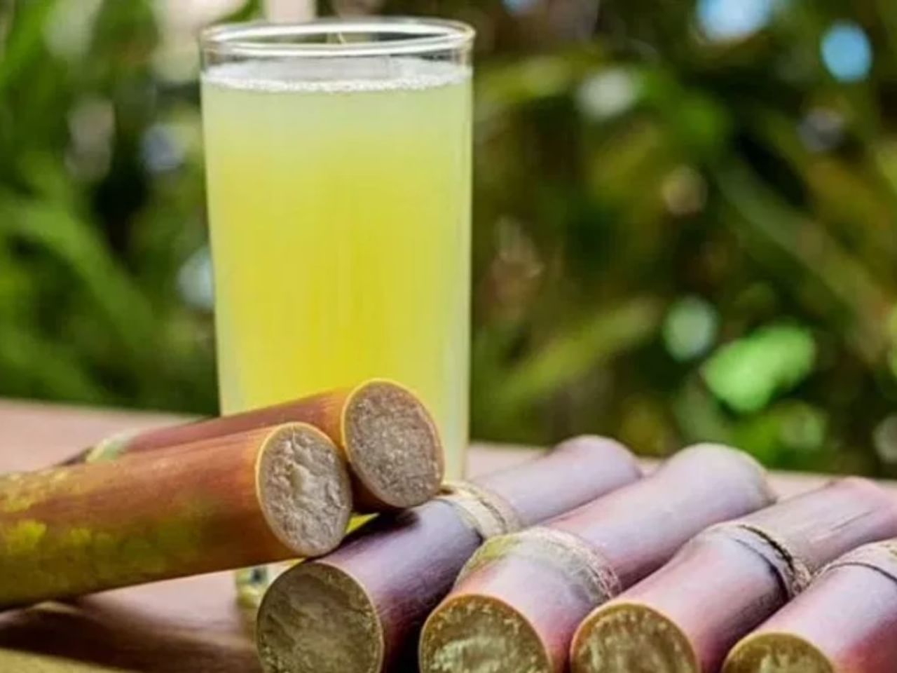 उन्हाळा सुरू झाला आहे, उन्हाळ्याची चाहुल लागलाच अनेकांची पाऊलं वळतात ती रसवंती गृहाकडे, पण तुम्ही कधी विचार केला आहे का? तुम्ही कोणत्याही रसवंती गृहामध्ये जा त्या रसवंती गृहाला नवनाथ रसवंती गृह किंवा कानिफनाथ रसवंती गृह असंच नाव का असतं? काय आहे या मागे नेमकं कारण? 