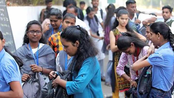 12 Board Exam Video : ऑल द बेस्ट पोरांनो... राज्यभरातून 15 लाखांहून अधिक 12वीचे विद्यार्थी, परिक्षा केंद्रावर लगबग 12 Board Exam Video : ऑल द बेस्ट पोरांनो... राज्यभरातून 15 लाखांहून अधिक 12वीचे विद्यार्थी, परिक्षा केंद्रावर लगबग