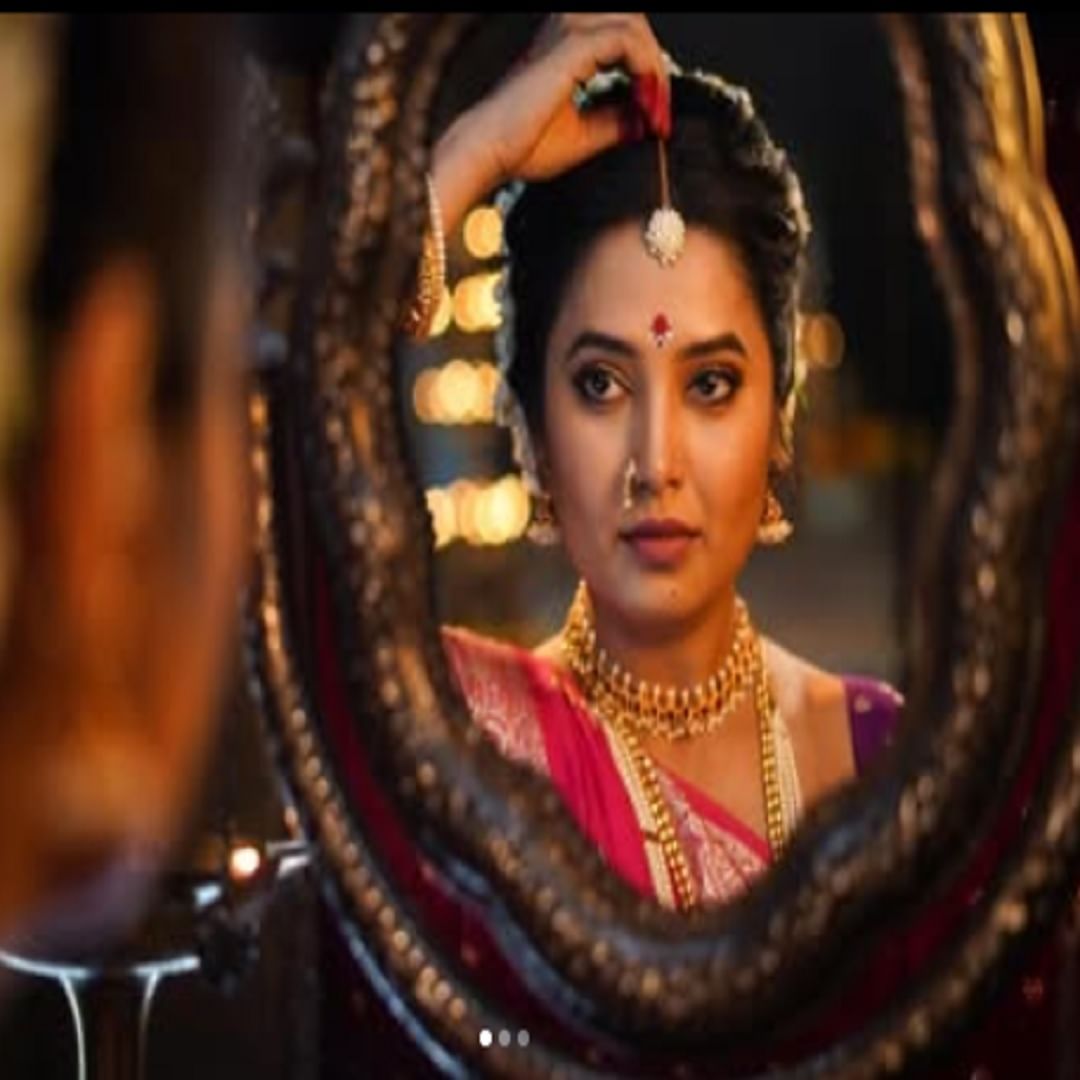 दरम्यान प्राजक्ता 'चिकी चिकी बुबूम बुम’या चित्रपटाच्या माध्यमातून प्रेक्षकांच्या भेटीला येत आहे. या चित्रपटातील तिची भूमिका आणि लूक हटके असून या चित्रपटाची चाहत्यांना उत्सुकता आहे.