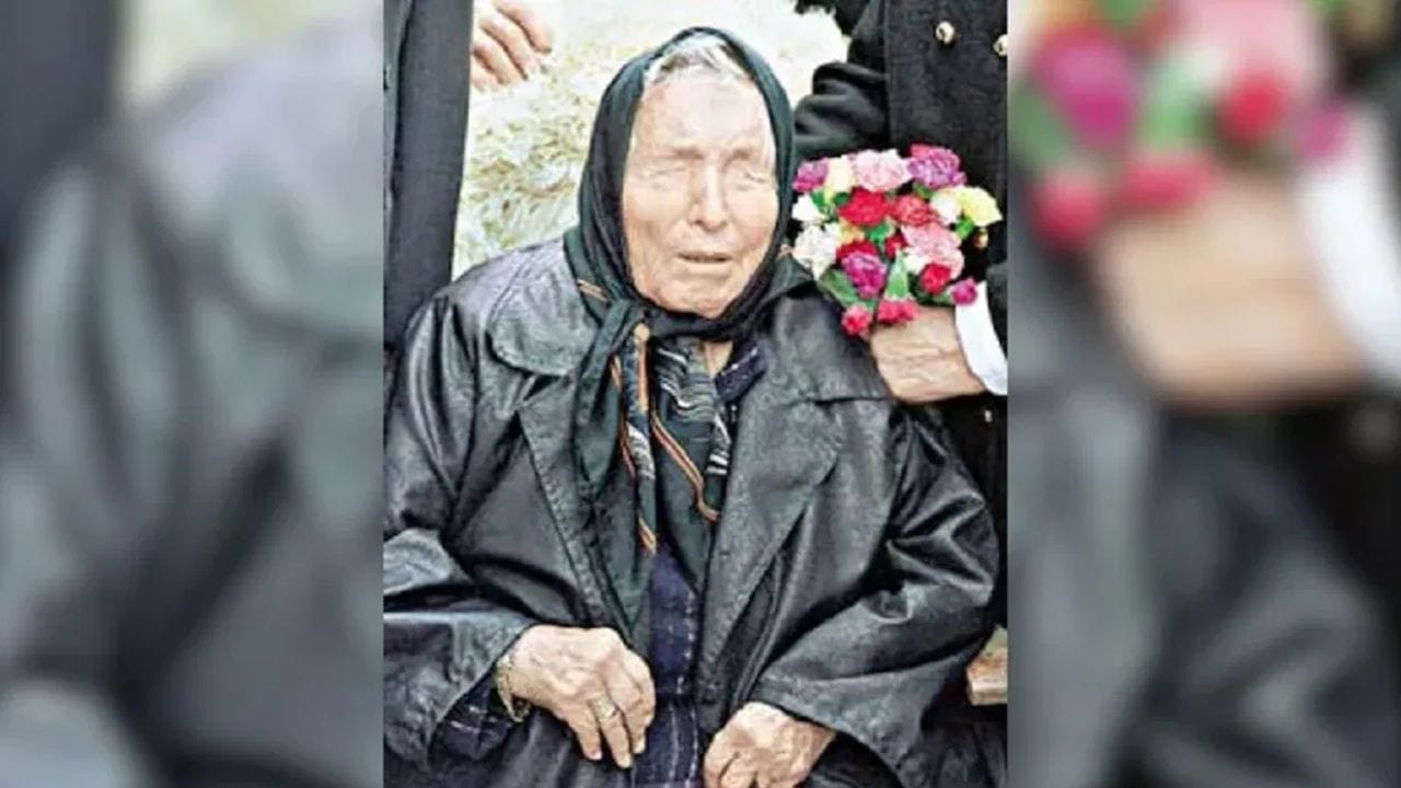 वृषभ रास -   2025 मध्ये वृषभ राशींच्या लोकांचा भाग्योदय होणार आहे, गेल्या अनेक वर्षांपासून अडलेलं एखादं मोठं काम या वर्षी होणार आहे. वर्षभर पैशांची कमतरता भासणार नाही. उत्पन्नाचे नवे स्त्रोत उपलब्ध होणार आहेत.  