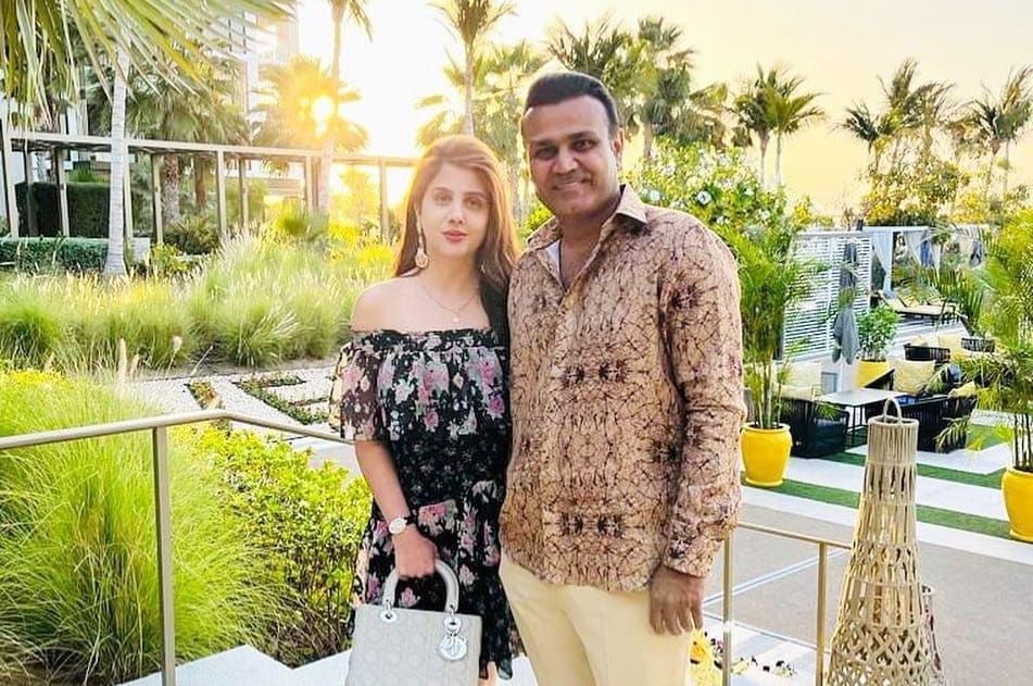 आतापर्यंत साउथ सुपरस्टार कमल हसन आणि त्यांची पत्नी सारिका ठाकुर यांच्यात ग्रे डिव्होर्स झाला आहे. तसेच मलायका अरोरा आणि अरबाज खान हे दोघेही ग्रे डिव्होर्स घेऊन वेगळे झाले आहेत.