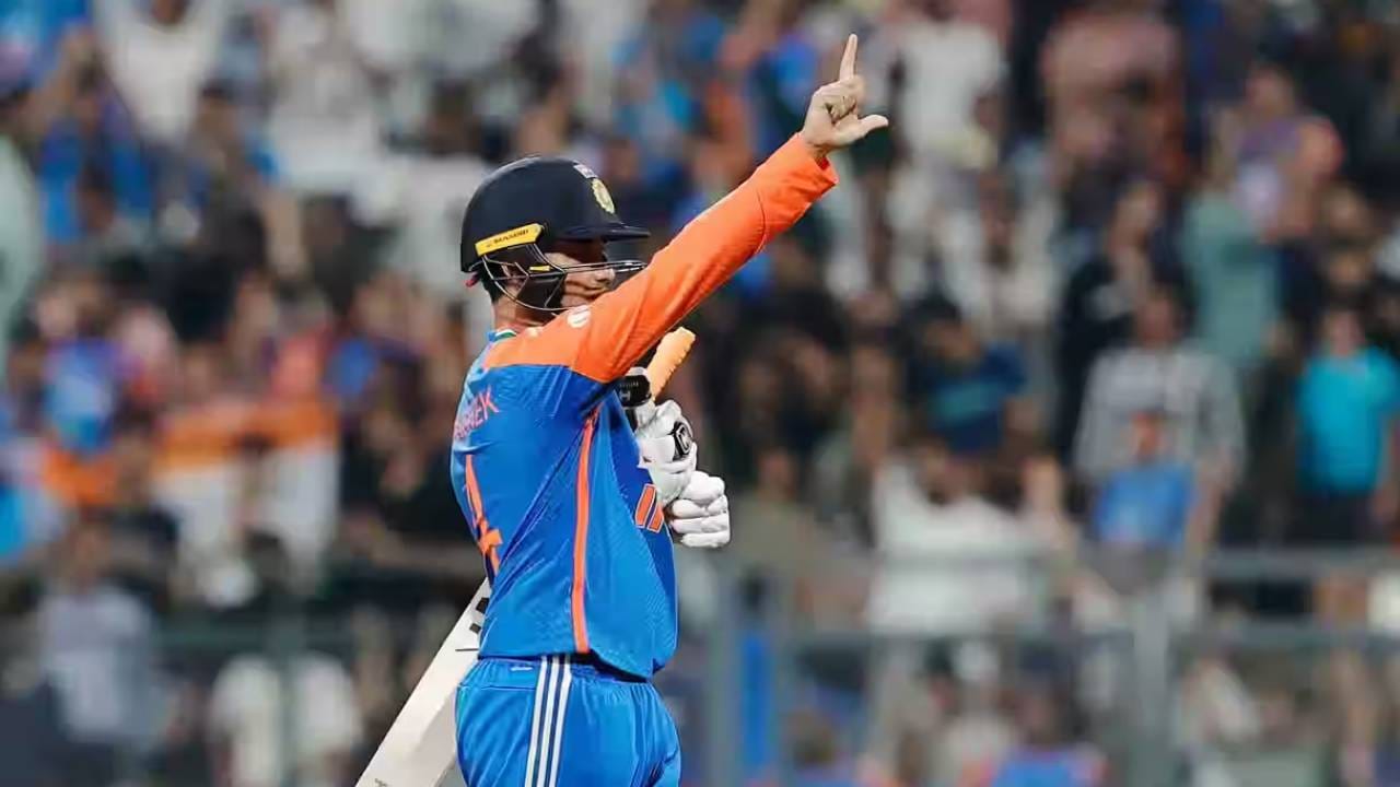 अभिषेक शर्माने 37 चेंडूत शतक पूर्ण केलं. अभिषेक शर्माने 37 चेंडूत 5 चौकार आणि 10 षटकाराच्या मदतीने शतक पूर्ण केलं. यावेळी त्याचा स्ट्राईक रेट हा 270.27 चा होता. अभिषेक शर्माचं हे दुसरं शतक आहे.