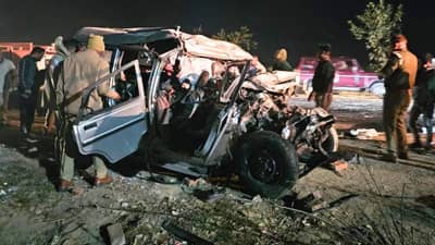 Prayagraj Accident : महाकुंभला पोहोचण्याआधीच काळाचा घाला, बोलेरोचा भीषण अपघात, 10 भाविकांचा जागीच मृत्यू