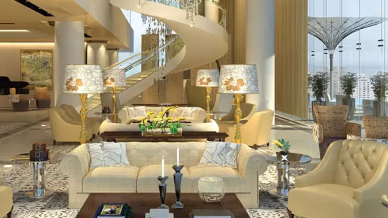 मुकेश अंबानींच्या घरी नोकरी मिळवण्यासाठी एखाद्या व्यक्तीचे शिक्षण असणे फार गरजेचे आहे.