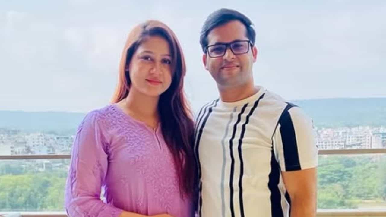 Success Story: वडील शाळेतून नाव काढणार होते...पण मुलाने इतिहास रचत UPSC मध्ये केला विक्रम