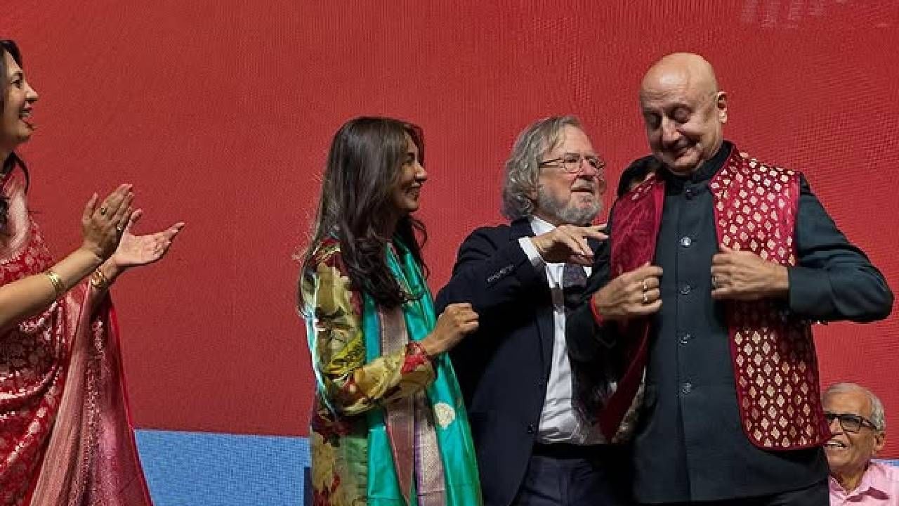 'माझ्यासाठी सर्वांत अनोखा सन्मान..'; अनुपम खेर यांच्याकडून आनंद व्यक्त