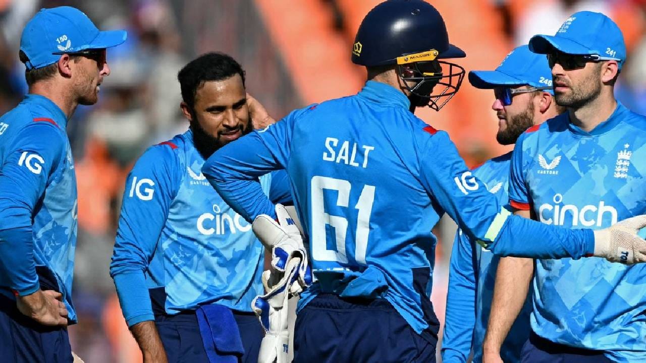 इंग्लंड: जोस बटलर (कर्णधार), जोफ्रा आर्चर, गस अ‍ॅटकिन्सन, टॉम बँटन, हॅरी ब्रूक, ब्रायडन कार्स, बेन डकेट, जेमी ओव्हरटन, जेमी स्मिथ, लियाम लिव्हिंगस्टोन, आदिल रशीद, जो रूट, साकिब महमूद, फिल साल्ट, मार्क वूड.