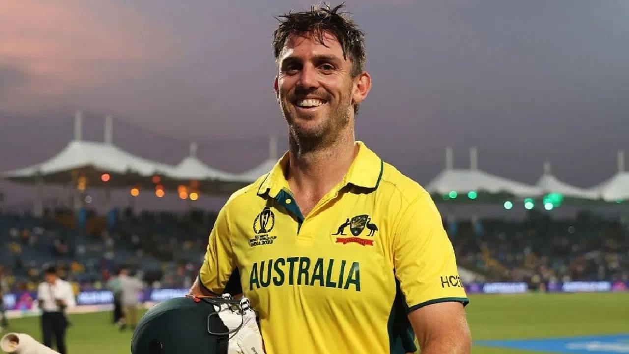 ऑस्ट्रेलियाने चॅम्पियन्स ट्रॉफीसाठी जाहीर केलेल्या 15 सदस्यीय संघात मिचेल मार्शचा अष्टपैलू खेळाडू म्हणून समावेश करण्यात आला होता. मात्र आता पाठदुखीच्या त्रासामुळे स्पर्धेला मुकणार आहे. त्यामुळे त्याच्या ऐवजी अष्टपैलू खेळाडू निवडावा लागणार आहे. 