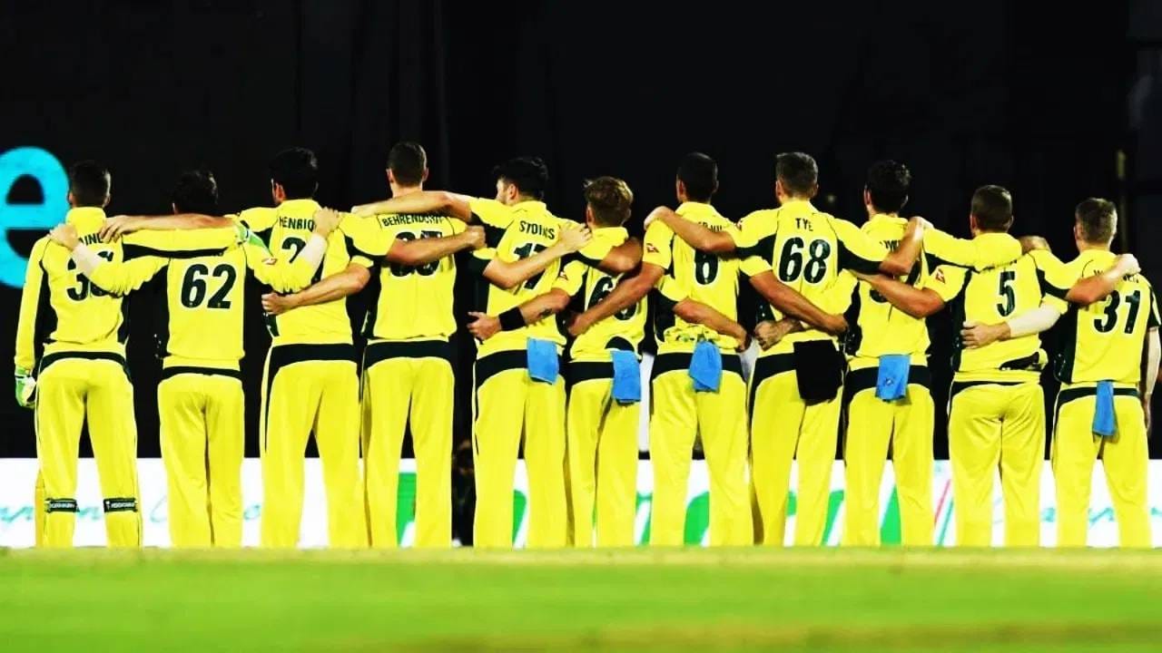 चॅम्पियन्स ट्रॉफीसाठी ऑस्ट्रेलियाचा संघ: पॅट कमिन्स (कर्णधार), एलेक्स कॅरी, नॅथन एलिस, ॲरॉन हार्डी, जोश हेझलवूड, ट्रॅव्हिस हेड, जोश इंग्लिस, मार्नस लॅबुशेन, ग्लेन मॅक्सवेल, मॅथ्यू शॉर्ट, स्टीव्ह स्मिथ, मिचेल स्टार्क, मार्कस स्टॉइनिस, ॲडम झाम्पा .