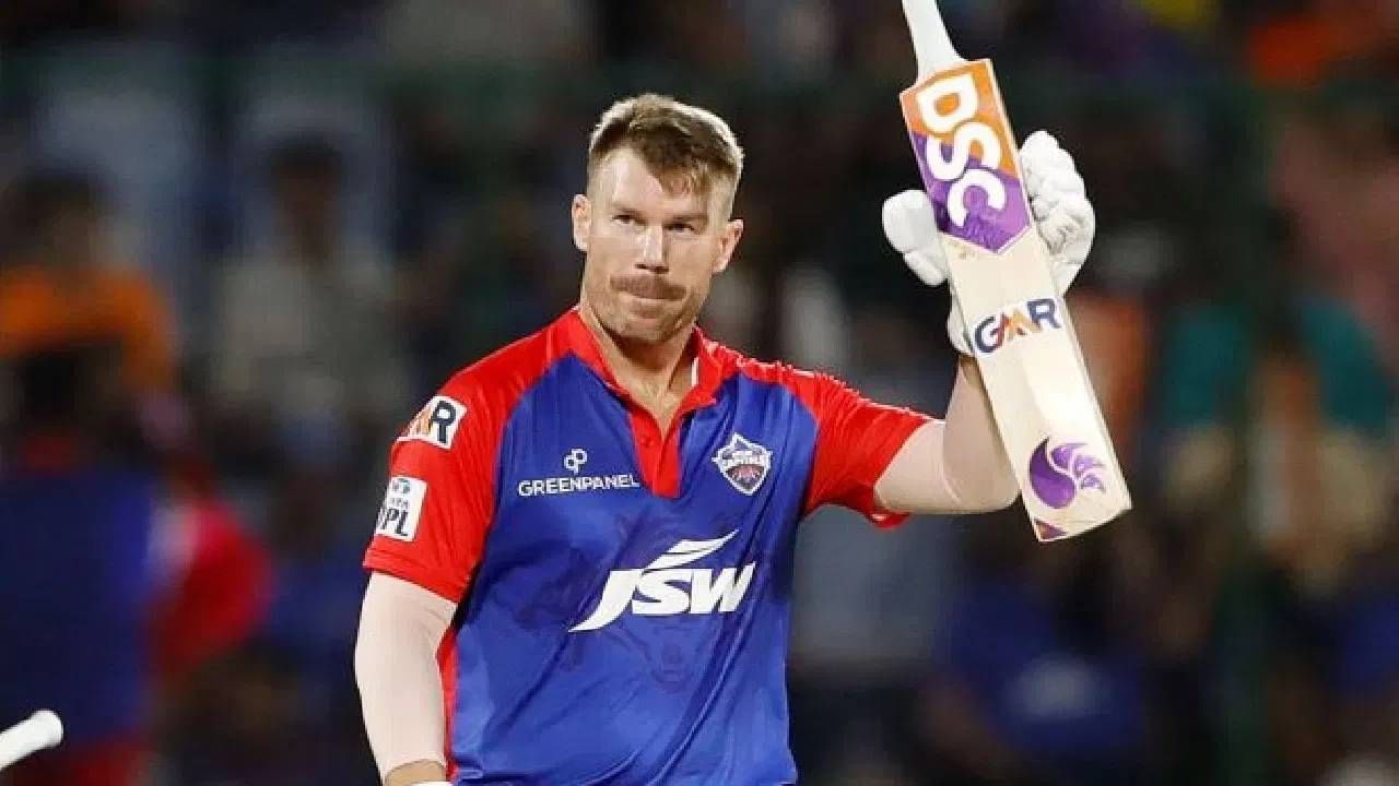 डेव्हिड वॉर्नरने विराट कोहलीला मागे टाकत पाचव्या क्रमांकावर झेप घेतली आहे. आतापर्यंत 397 टी20 डाव खेळणाऱ्या वॉर्नरने 8 शतके आणि 108 अर्धशतकांसह एकूण 12909 धावा केल्या आहेत. 