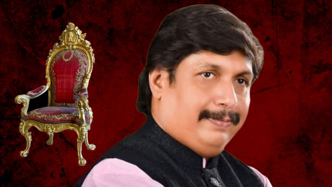 किस्सा खुर्ची का ! माजी आमदारास व्यासपीठावर खुर्ची, पण विद्यामान खासदारास खुर्चीविना राहावे लागले उभे