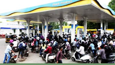 काय सांगताय? इतके पेट्रोल मोफत, या सरकारी कंपनीच्या ऑफरने गजहब, पेट्रोल पंपावर लांबच लांब रांगा