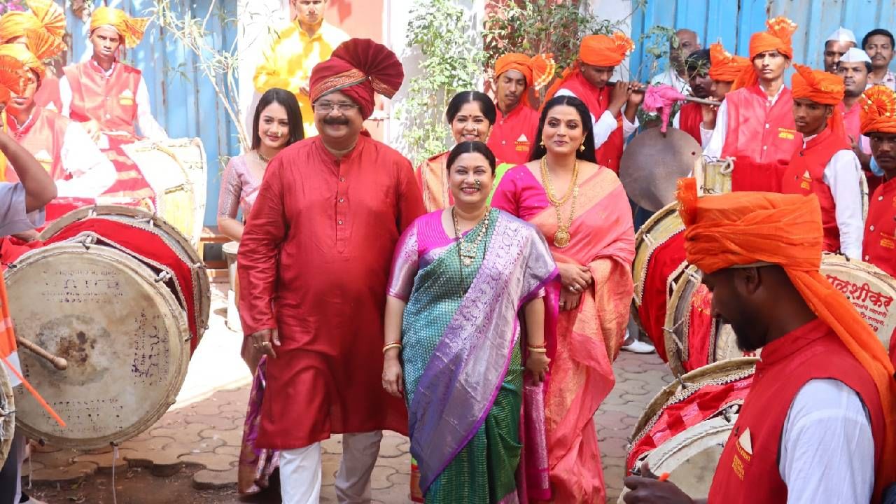 ढोल ताश्यांच्या गजरात आणि खास पाहुण्यांच्या उपस्थितीत जानकी-ऋषिकेश पुन्हा आपल्या घरी परतणार आहेत. प्रेक्षकांना लवकरच मालिकेत हे कथानक पहायला मिळणार आहे. 
