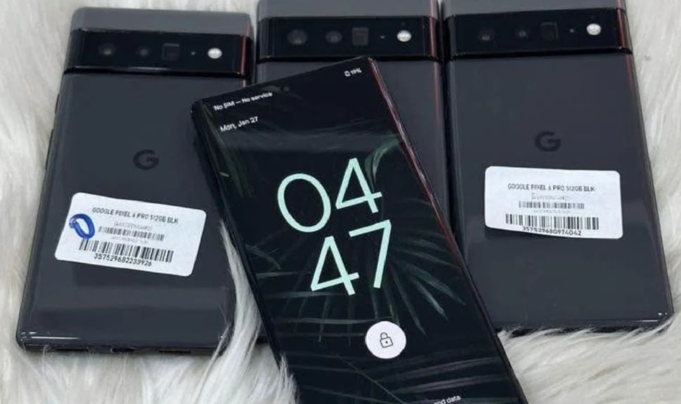 या फोनमध्ये ड्युअल रियर कॅमेरा असेल अशीही चर्चा आहे. मुख्य कॅमेरा 48 मेगापिक्सेलचा असणार आहे.मागचा कॅमेरा 13-मेगापिक्सेलचा अल्ट्रा-वाईड कॅमेरा देखील असणार आहे. या फोनमध्ये इन-डिस्प्ले फिंगरप्रिंट स्कॅनर, 23 वॉट वायर्ड आणि 7.5 वॉट वायरलेस चार्जिंगची सुविधा देखील असणार आहे.