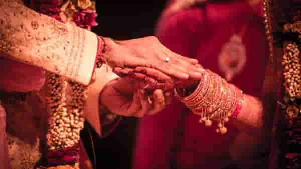 चोली के पीछे क्या है… गाण्यावर नवरदेव नाच नाच नाचला इतका की लग्नच मोडलं... काय घडलं बुवा?