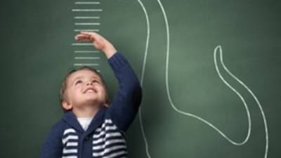 मुलांची वाढवायची असेल उंची आणि हाडे करायचे असतील मजबूत तर, दुधासोबतच या पदार्थांचा करा आहारात समावेश