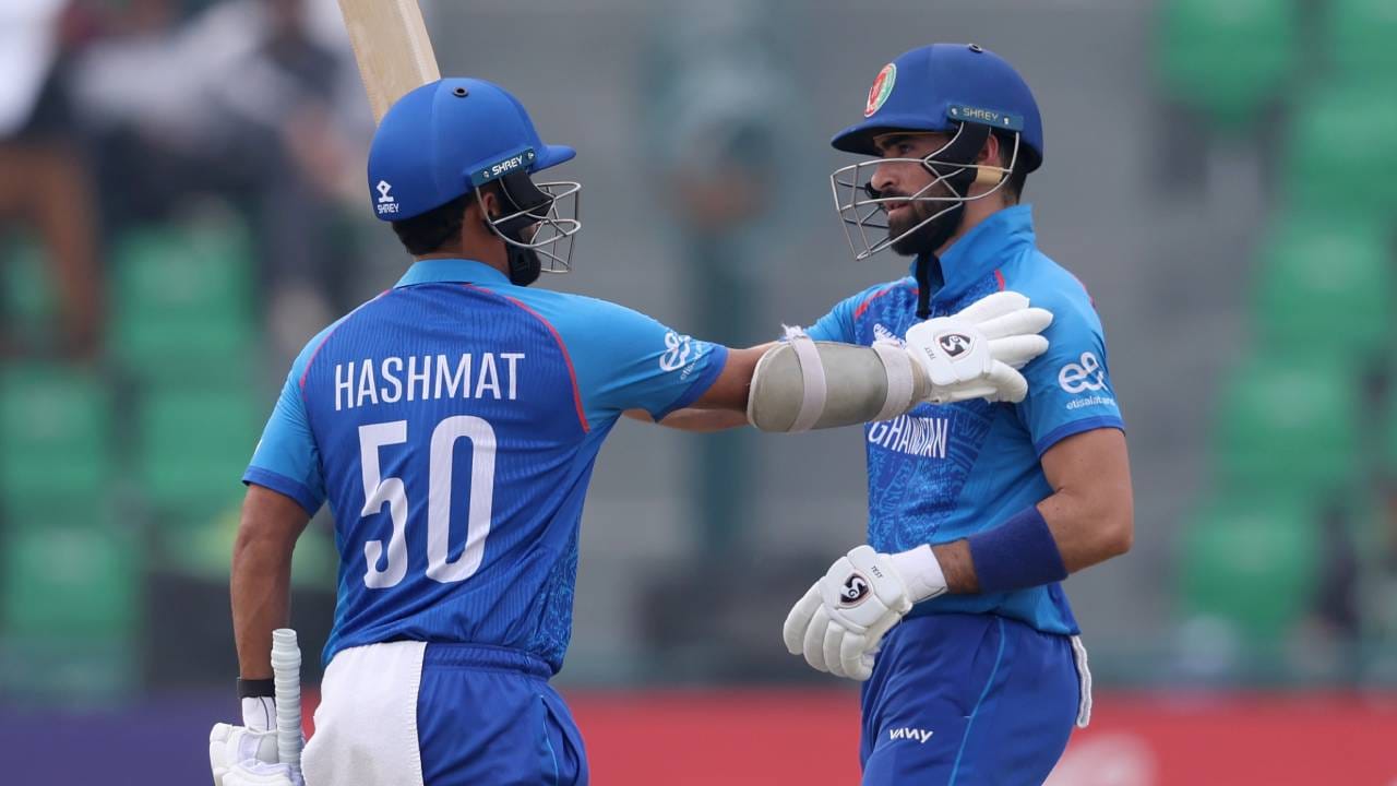 इब्राहिम झाद्रानने 106 चेंडूत शतक पूर्ण केलं. त्यानंतर आक्रमक खेळी करत 146 चेंडूत 12 चौकार आणि 6 षटकाराच्या मदतीने 177 धावा केल्या. कर्णधार शाहिदीसोबत चौथ्या विकेटसाठी शतकी भागीदारी केली.