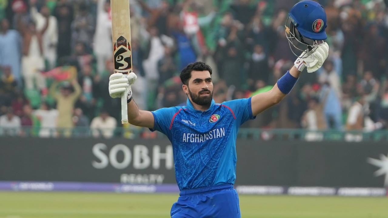 चॅम्पियन्स ट्रॉफी स्पर्धेच्या इतिहासा इब्राहिम झाद्रान सर्वाधिक धावा करणारा फलंदाज ठरला आहे. त्याने इंग्लंडच्या बेन डकेटचा विक्रम मोडला. त्याने ऑस्ट्रेलियाविरुद्ध 165 धावांची खेळी केली होती. 