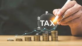 नोकरी बदलण्याआधी Income Tax नियम वाचा, नाहीतर भरावा लागू शकतो दंड नोकरी बदलण्याआधी Income Tax नियम वाचा, नाहीतर भरावा लागू शकतो दंड