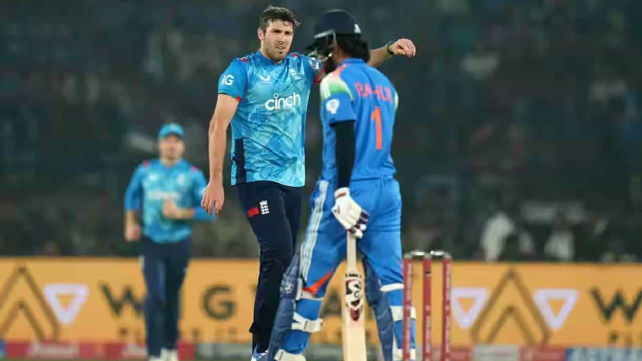 305 धावांचं आव्हान भारताने सहज कसं गाठलं?, इंग्लंडचा दिग्गज खेळाडू भडकला