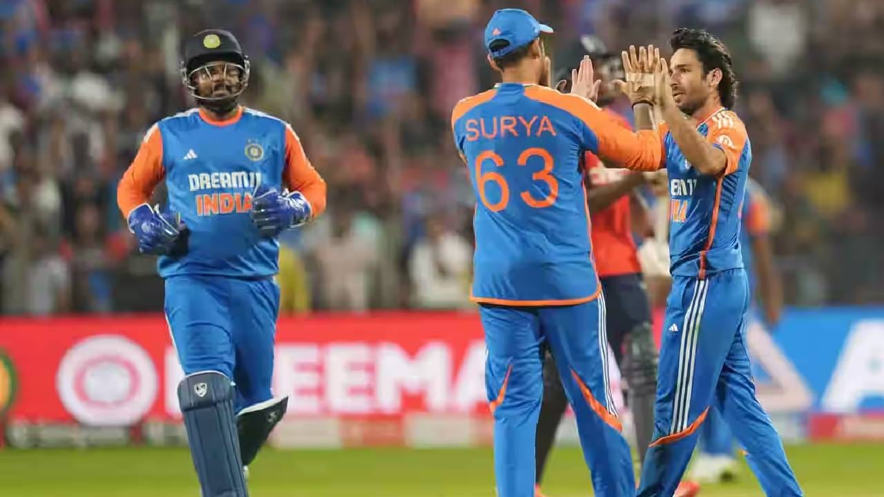 भारताने ऑस्ट्रेलिया आणि दक्षिण अफ्रिकेला कधीच मागे टाकलं आहे. त्यामुळे भारताचा हा विक्रम मोडीत काढणं खूपच कठीण दिसत आहे. टी20 क्रिकेटच्या इतिहासात मायदेशात 15 हून अधिक मालिका जिंकणारा भारत हा पहिला संघ ठरला आहे. (सर्व फोटो- बीसीसीआय)