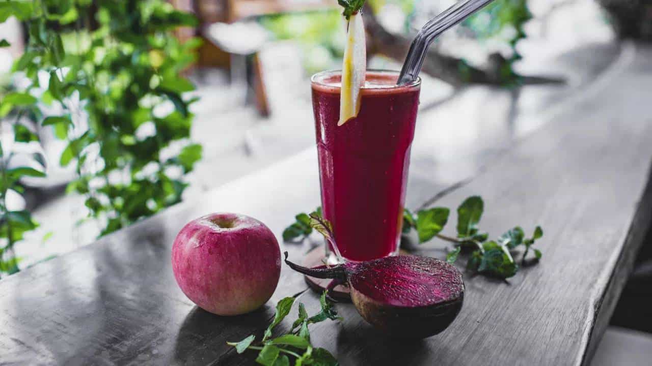 Collagen Booster drink: चमकदार आणि पिंपल्समुक्त त्वचेसाठी ही ड्रिंक नक्की करा ट्राय.... घरच्या घरी बनवा झटपट