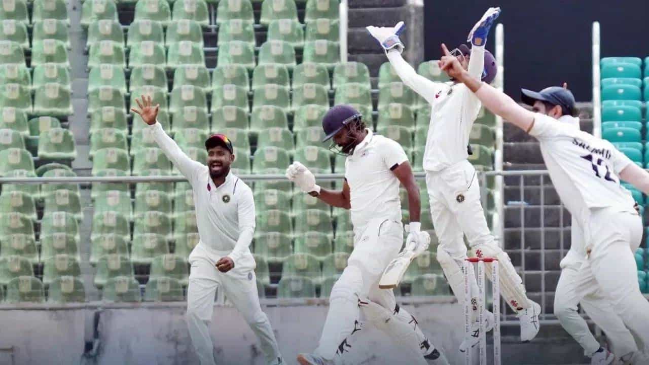Ranji Trophy : फक्त 3 धावांचं गणित चुकलं आणि गुजरातची संधी हुकली, केरळ पहिल्यांदाच फायनलमध्ये